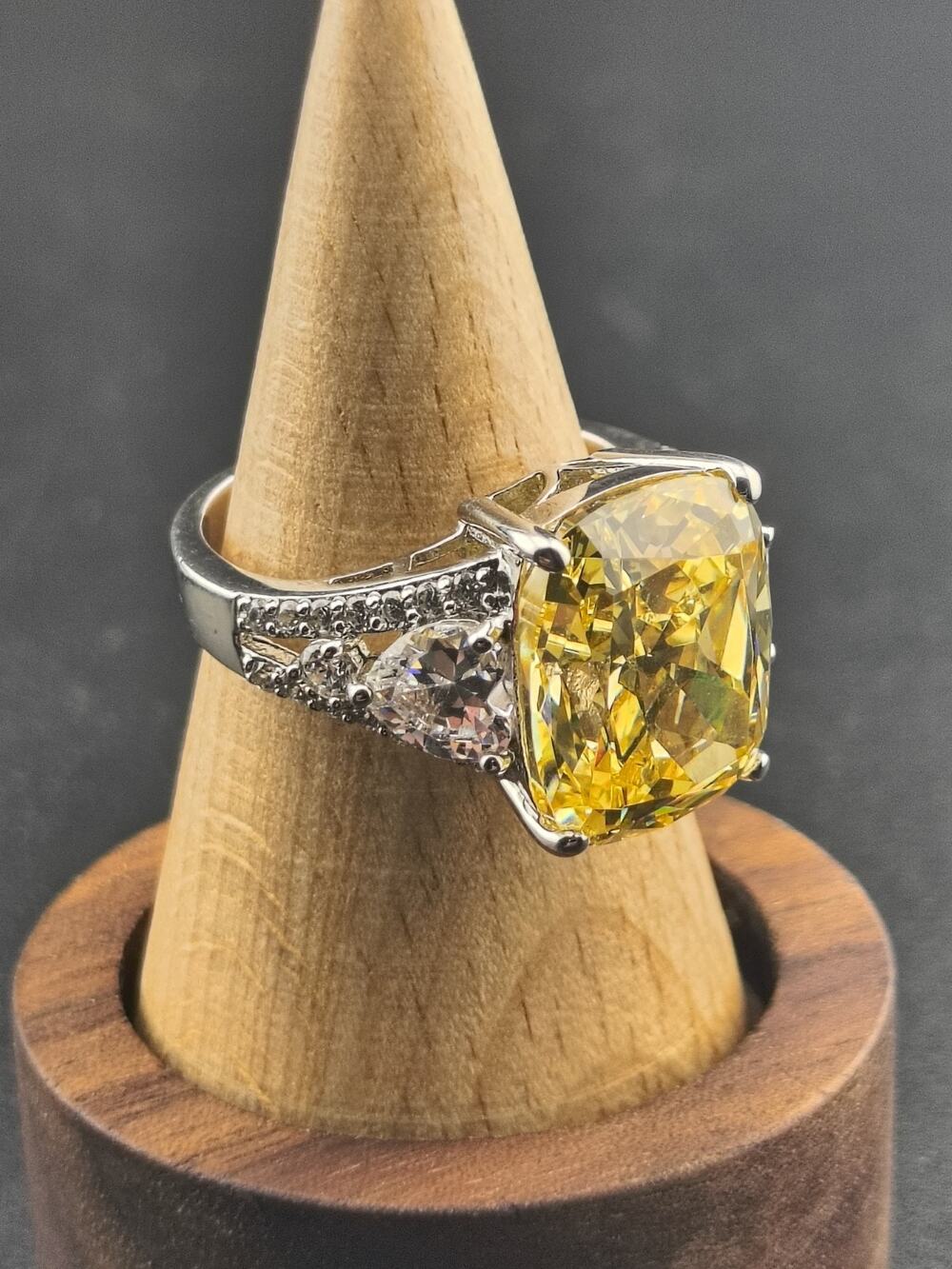 925 Sterling Silver Canary Yellow Cushion Statement Ring Size 8 Heavy 9.4g
